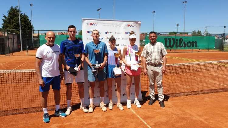 POŽEGA: Lovro Maričić i Chiara Jerolimov osvojili naslove prvaka na HEP Prvenstvu Hrvatske u tenisu do 16 godina