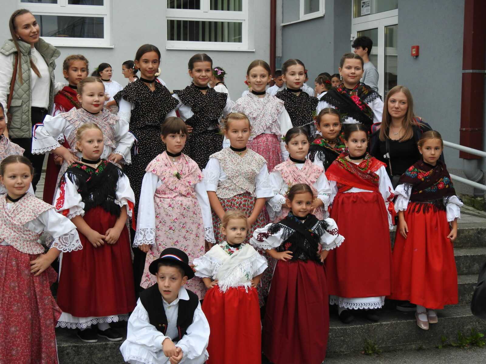 [FOTOGALERIJA] U Jakšiću održana 11. Dječja smotra folklora