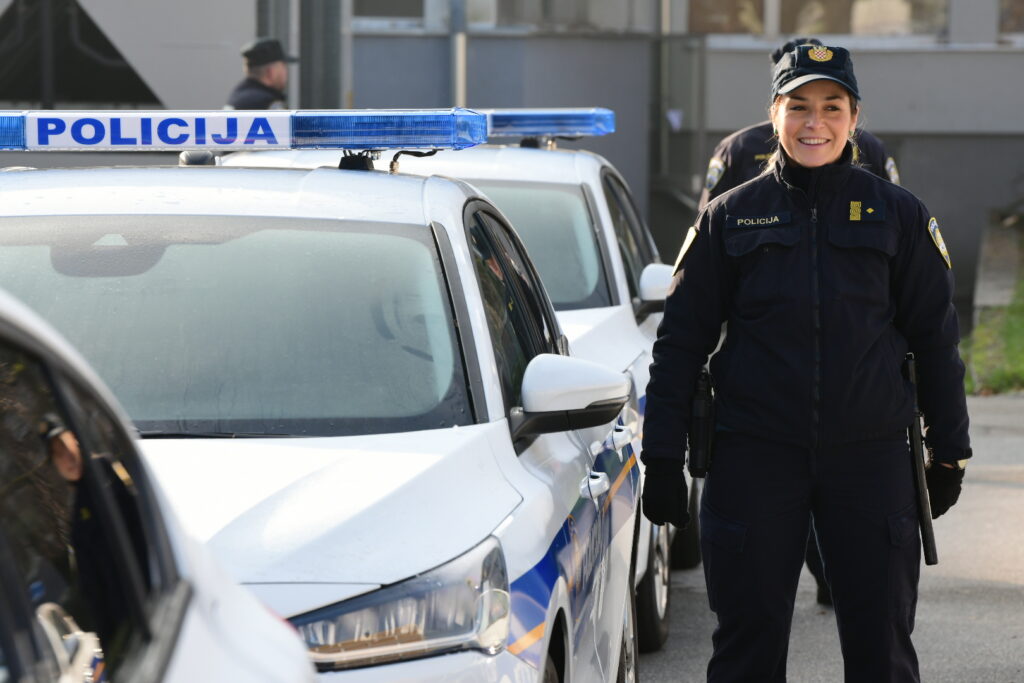 FOTO Policija Predstavila Nova Slu bena Vozila Marke Ford Po e ki hr FOTO Policija Predstavila Nova Slu bena Vozila Marke Ford Po e ki hr