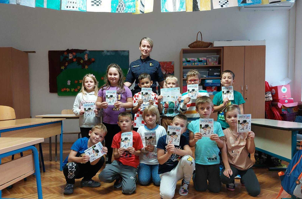 [FOTO] Učenici Osnovne škole Stjepan Radić u Čaglinu slušali predavanje o programu “Poštujte naše znakove”