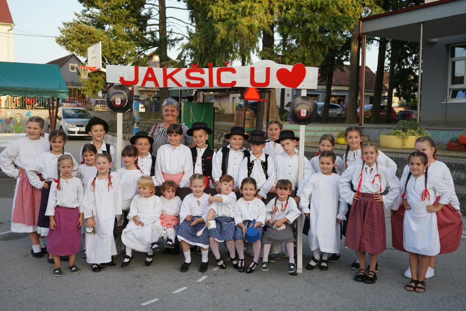 [FOTO] U Jakšiću održana 12. dječja smotra folklora