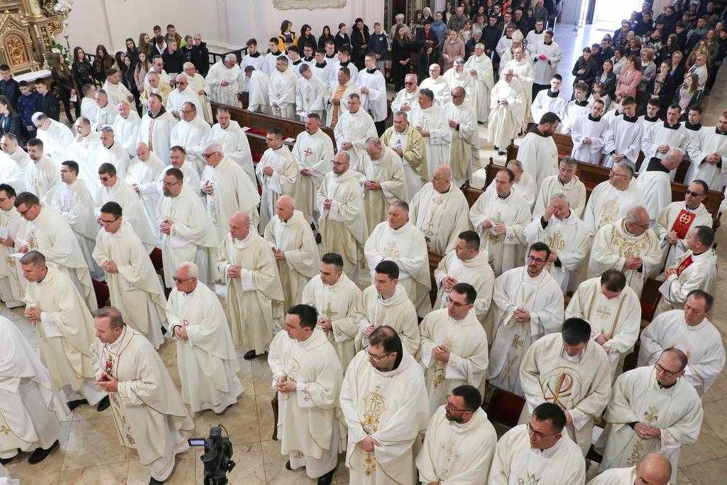 Biskup Škvorčević i svećenici čestitali papi Franji Uskrs