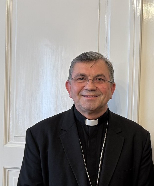 Našem biskupu Ivi Martinoviću želimo sretan 60. rođendan!