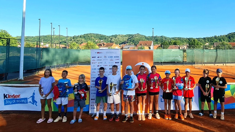 Športski teniski klub “Požega” organizirao “Kinder joy of moving turnir” za natjecatelje do 12 godina starosti