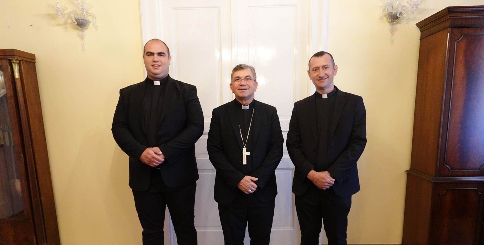 Biskup Ivo uručio dekrete mladomisnicima