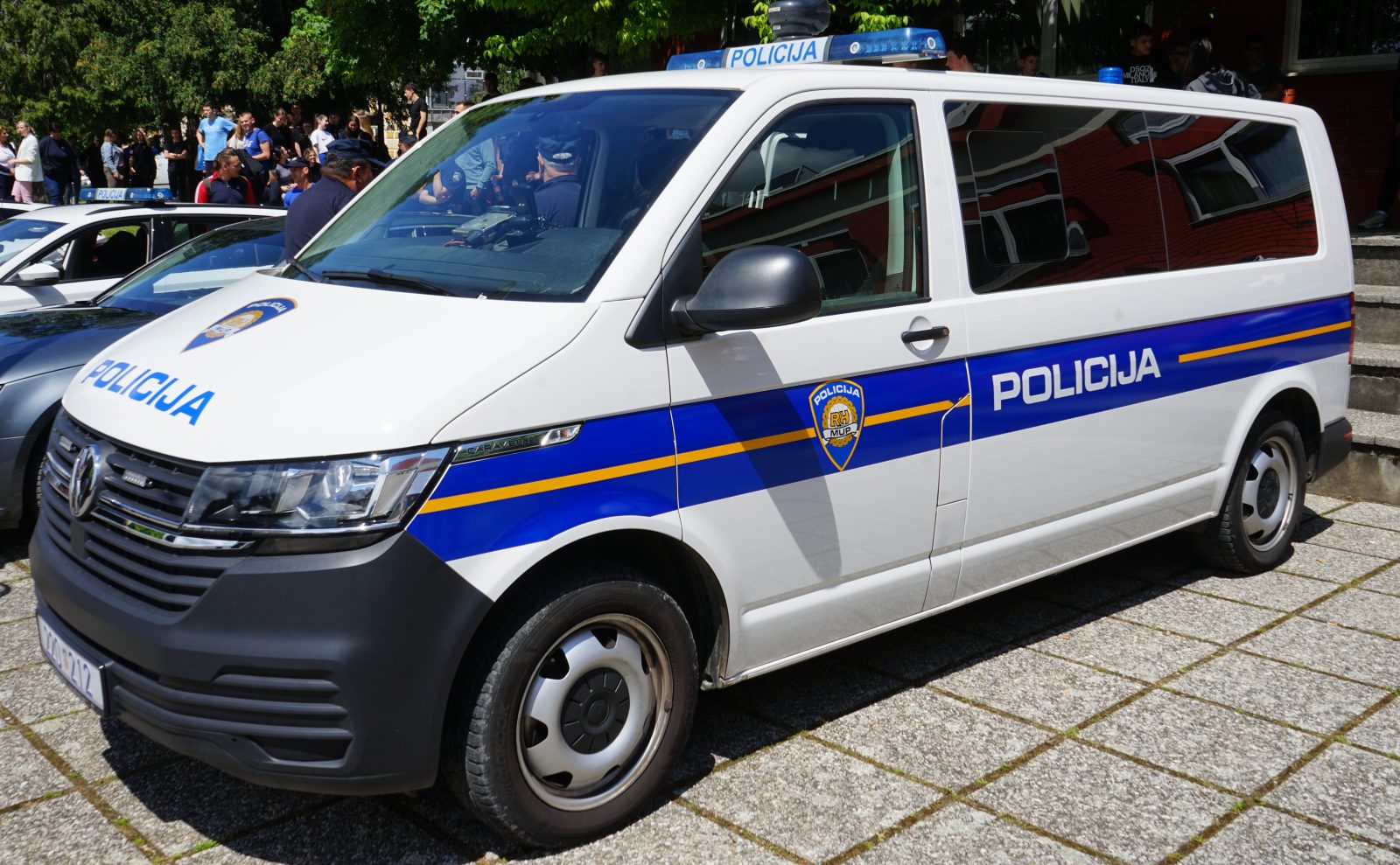 Pijani 55-godišnjak s 1,41 promilom alkohola sletio s ceste i prevrnuo se na krov