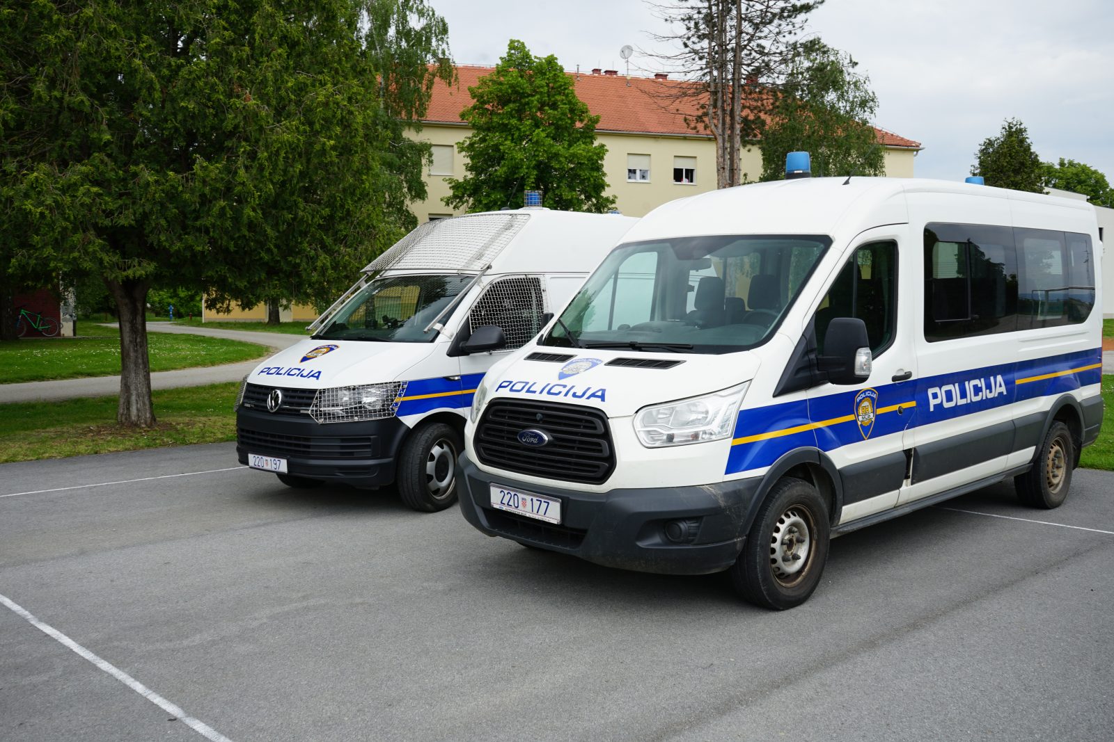 27-godišnjak ispred obiteljske kuće verbalno napao 26-godišnjaka