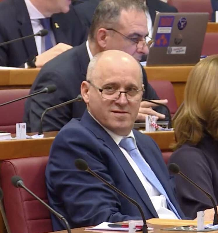 HDZ-ov ministar Bačić: Za mladu osobu 18 kvadrata je dovoljno