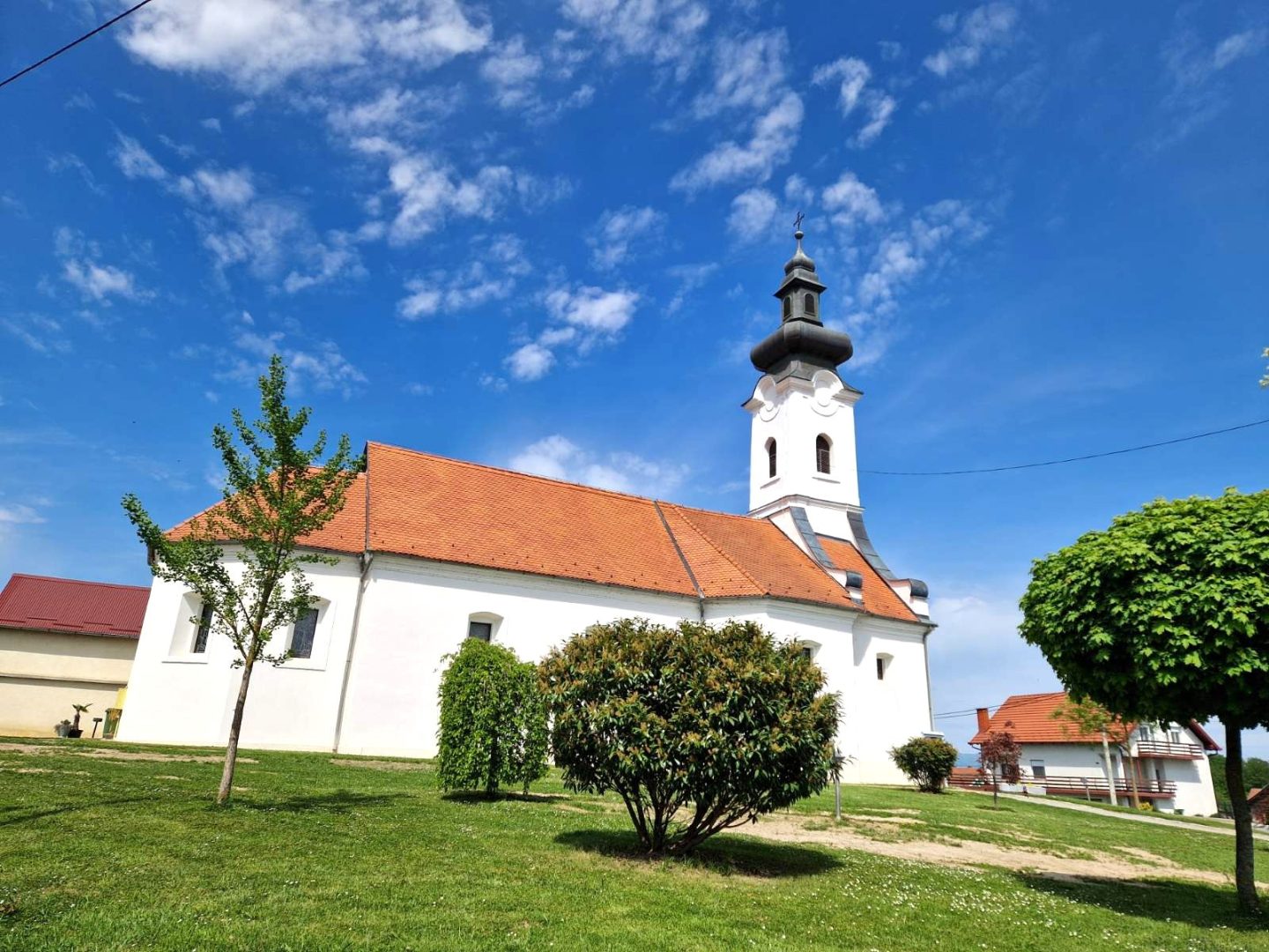 Grad Požega župi sv. Kuzme i Damjana odobrio 10.000 eura za unutrašnje uređenje crkve u Kuzmici