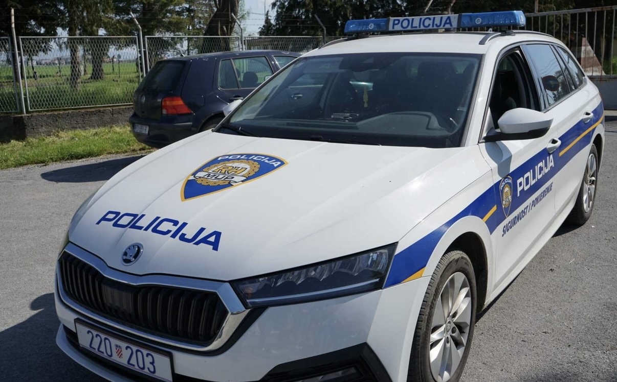 Jednom pronašli “travu”, drugi pijan vrijeđao policajce