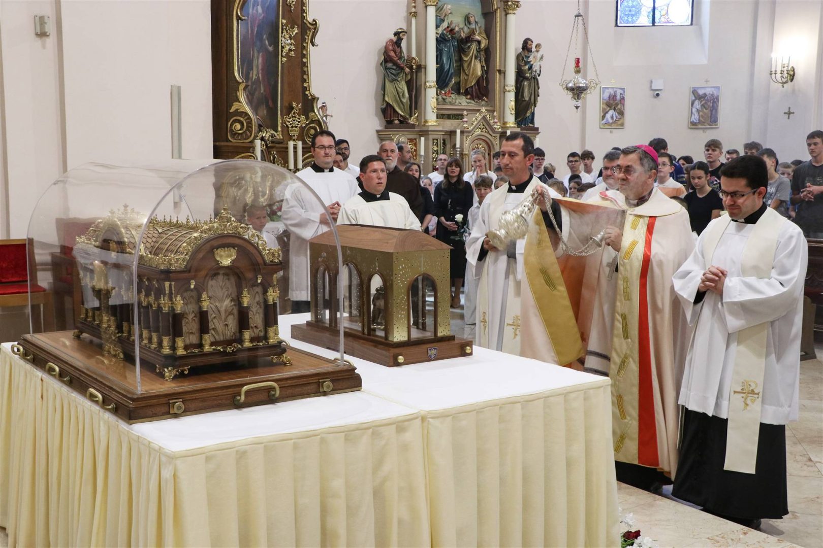 Relikvije sv. Male Terezije i njezinih svetih roditelja dočekane u požeškoj Katedrali