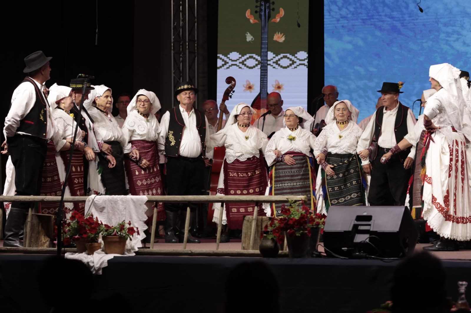 „Šokačko se kolo vije“ okupilo folkloraše i ljubitelje tradicije u Kaptolu