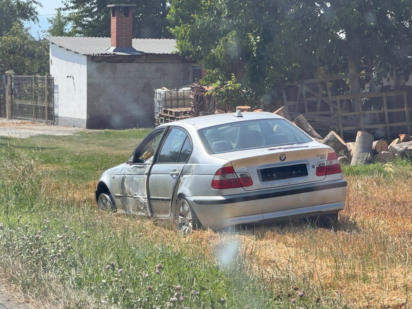 Prometna nesreća kod Eminovaca: Automobil sletio s ceste, jedna osoba ozlijeđena