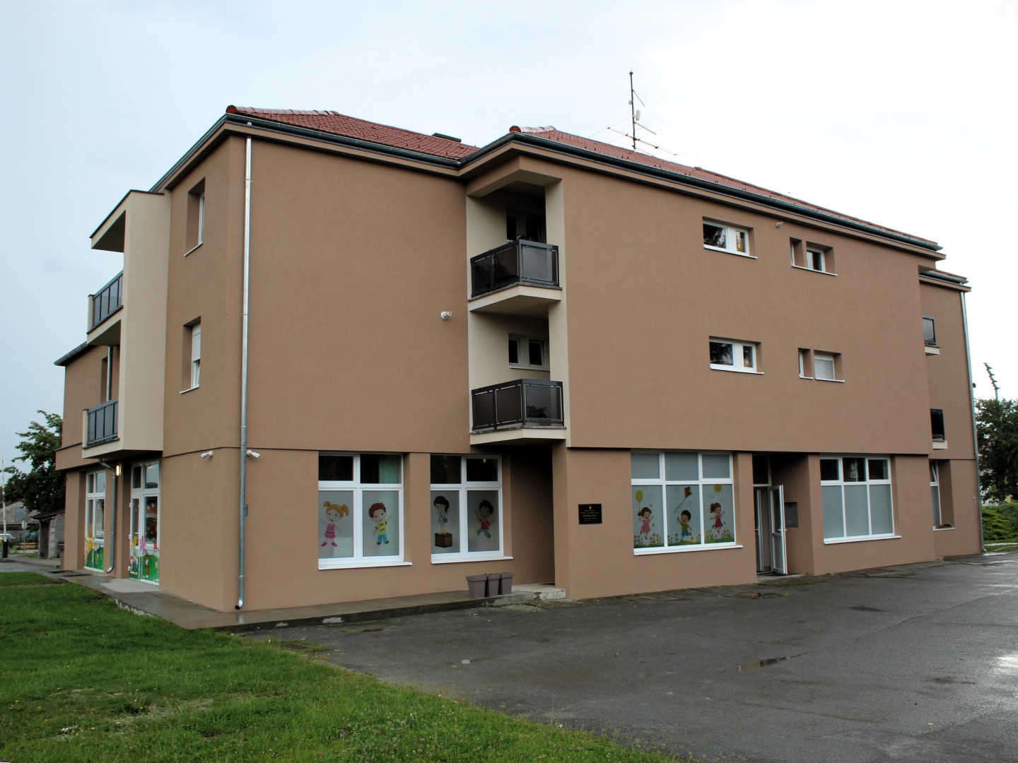 Energetska obnova višestambene zgrade na adresi Trg bana Josipa Jelačića 36, Velika