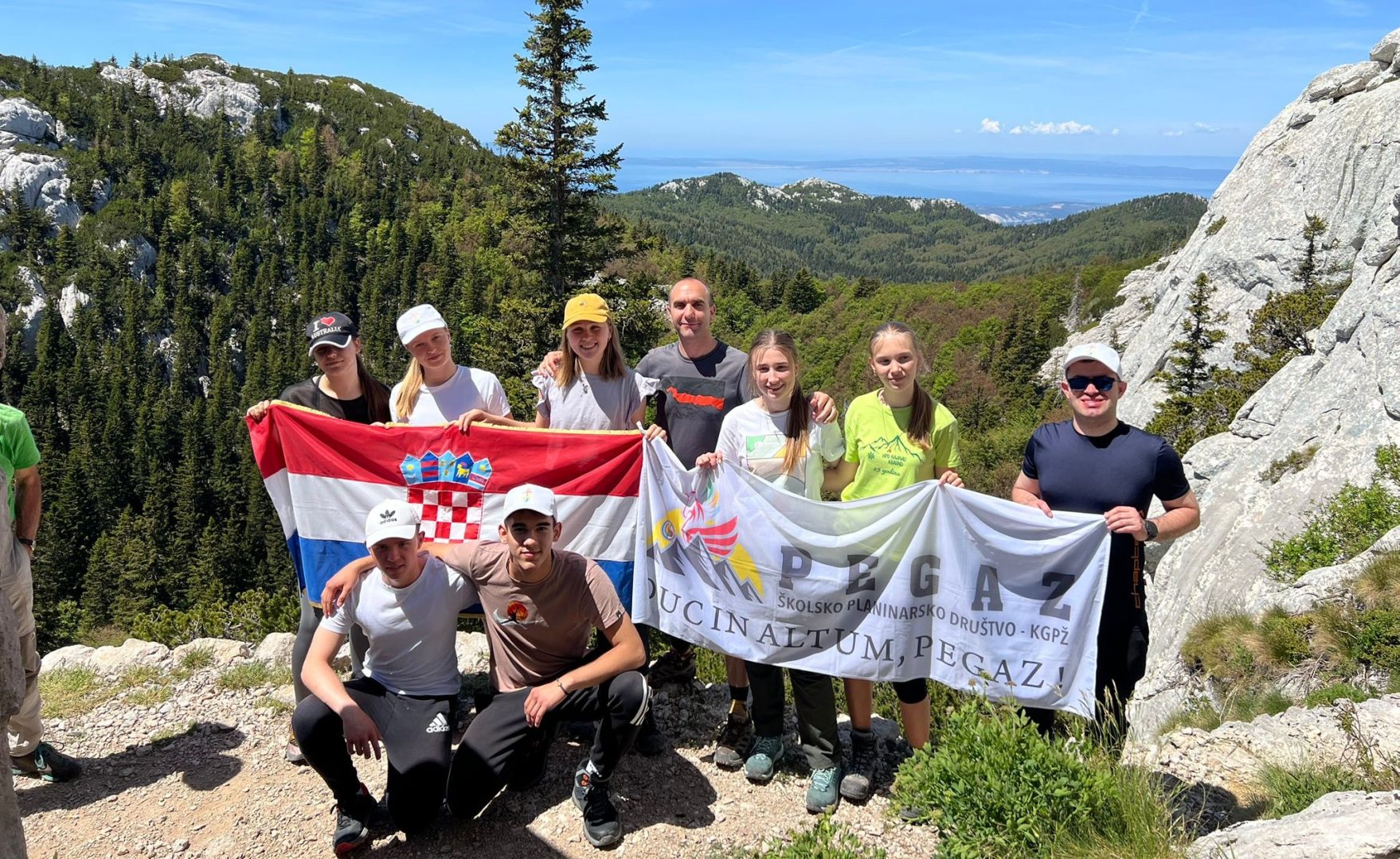 Na Dan državnosti na Velebitu: učenici Katoličke gimnazije spojili hodočašće i planinarenje