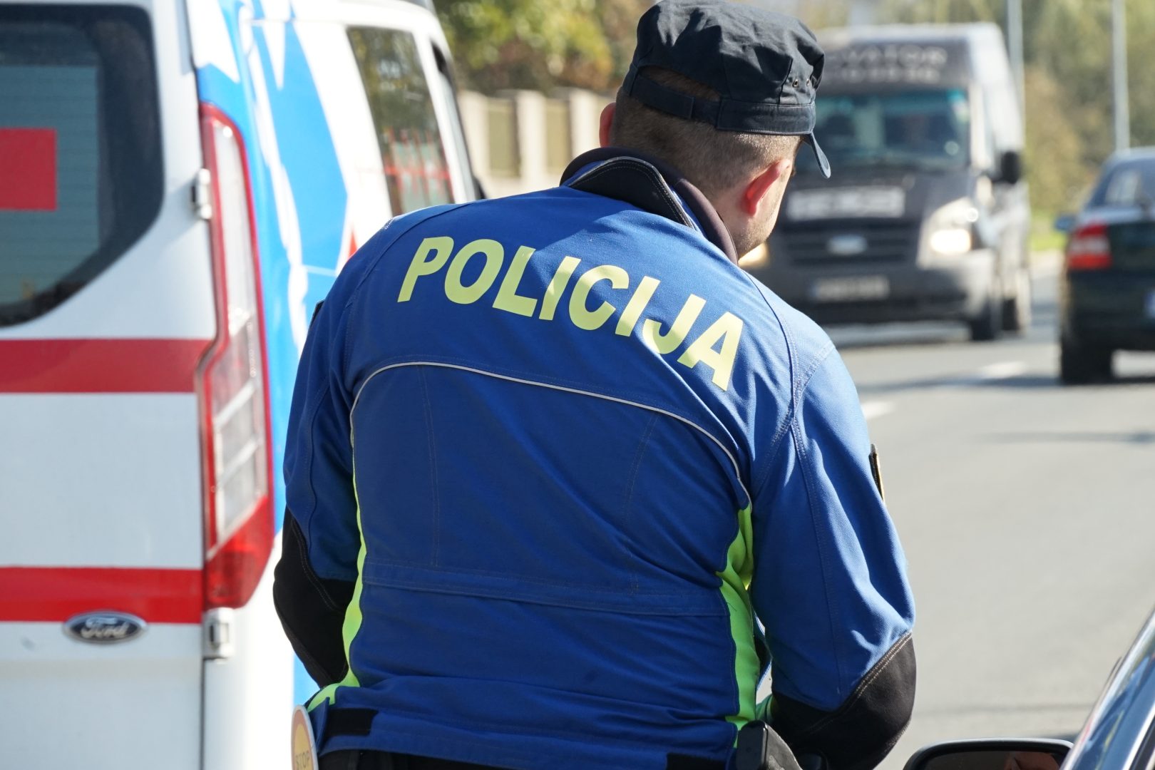 U naselju vozio 127 km/h, kod sebe nije imao ni vozačku dozvolu ni osobnu iskaznicu