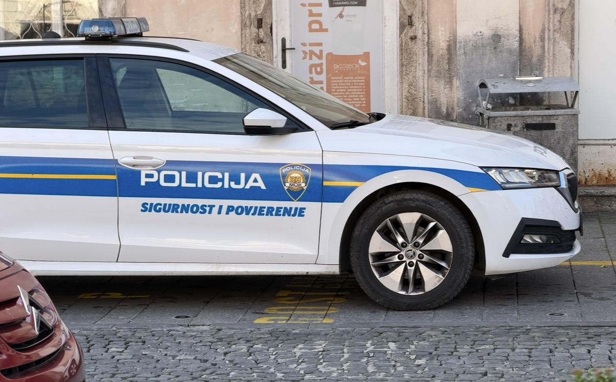 Nepoznate osobe prevarom odnijele dijelove motora iz dvorišta