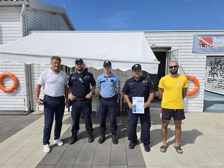 Policija i partneri educirali posjetitelje bazena o zaštiti imovine i sigurnosti djece