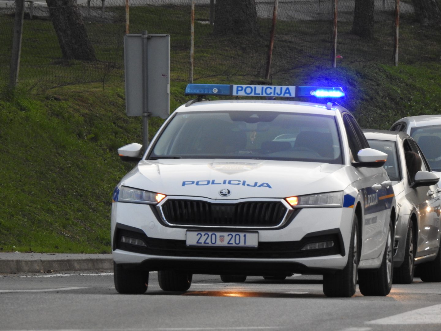 Vozio traktor bez registarskih oznaka, s 2,14 promila i poništenom vozačkom