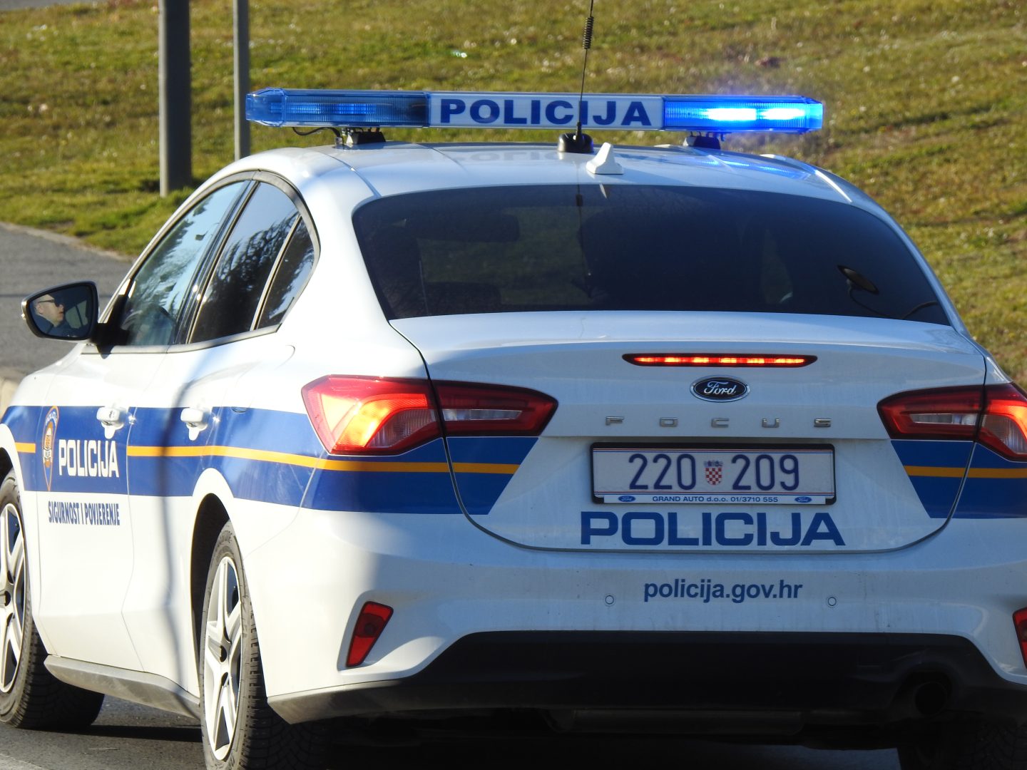 Pijan vozio bez vozačke: napuhao 2,43 promila i zaradio 2.770 eura kazne