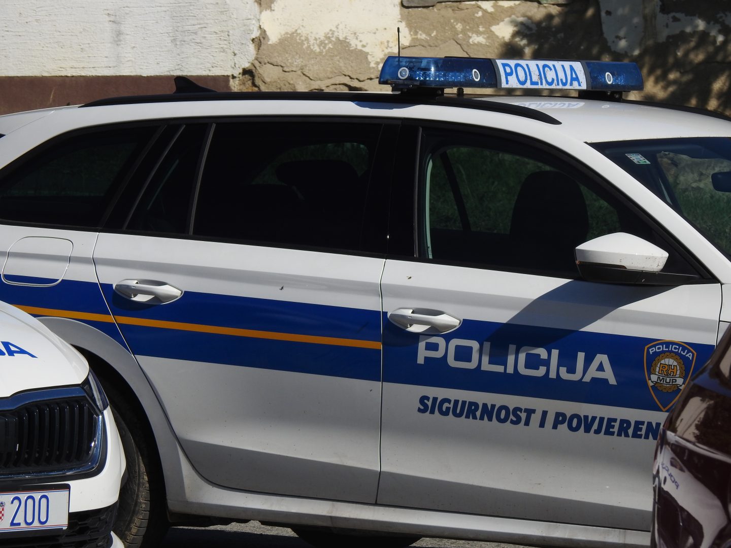 Pod utjecajem droge zaustavljen vozač, putnik imao marihuanu