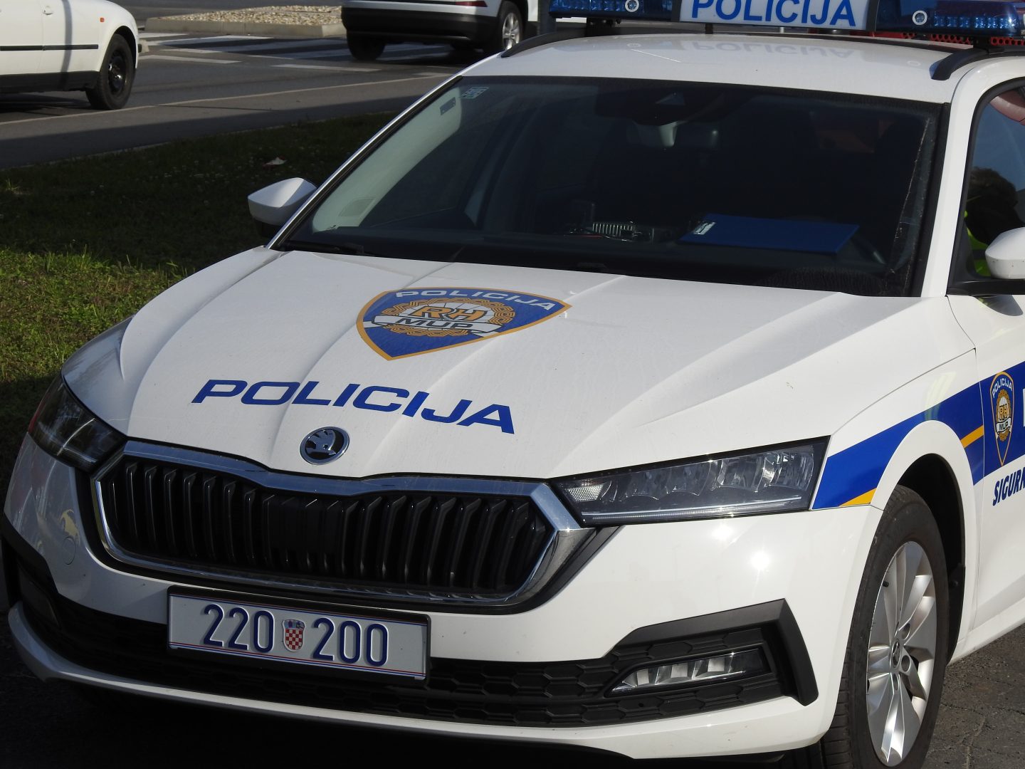 Pijana 31-godišnja vozačica s 1,44 promila sletjela s ceste i udarila u prometni znak