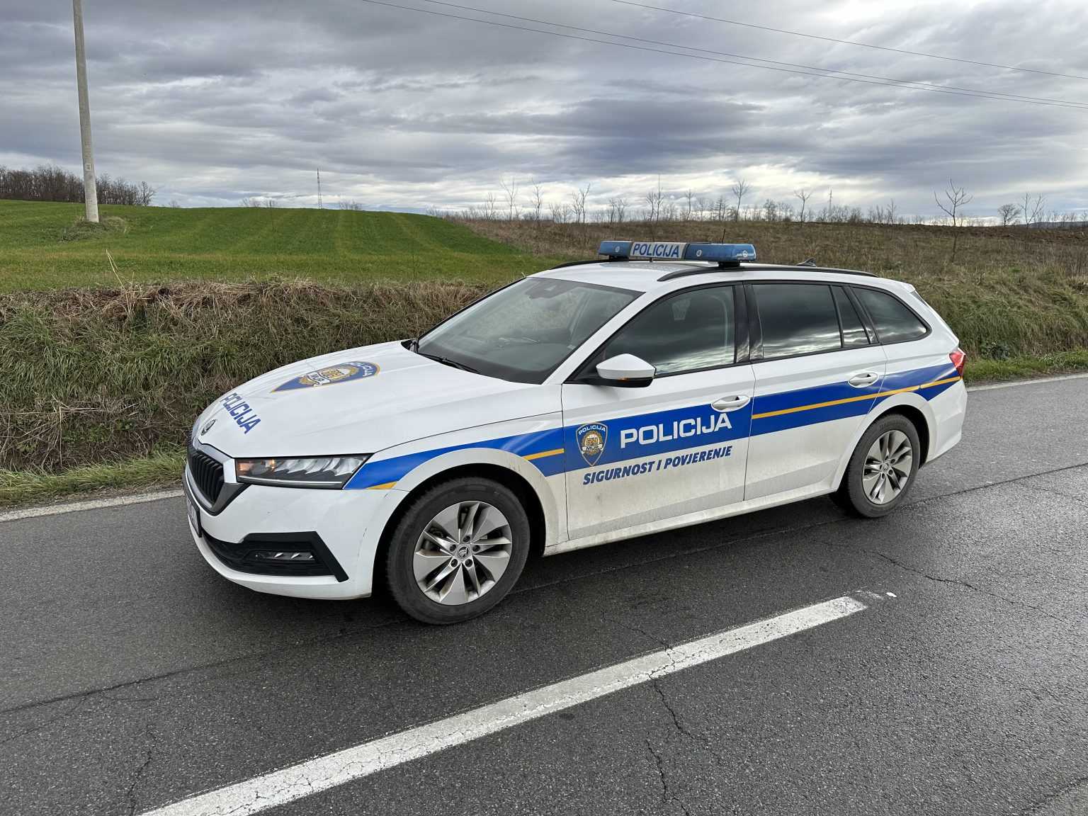 POŽEGA Prošao kroz crveno i pokušao pobjeći policiji – vozač zaustavljen s 1,71 promilom