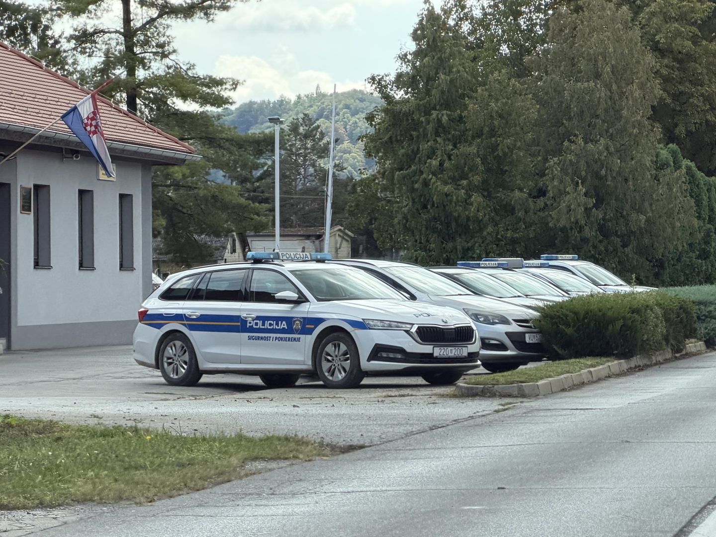 Pijani 21-godišnjak na trgu u Požegi vrijeđao moralne osjećaje građana