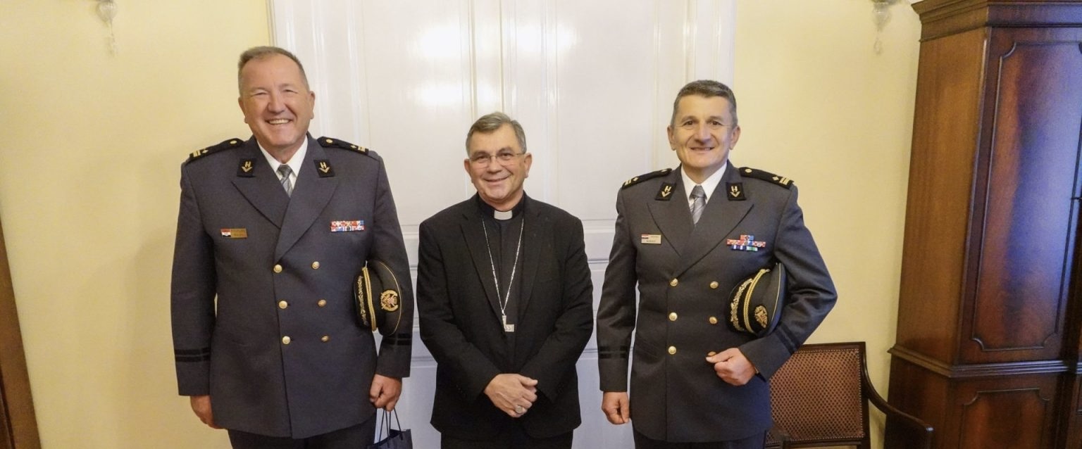 Biskup Ivo susreo se s vodstvom požeške vojarne