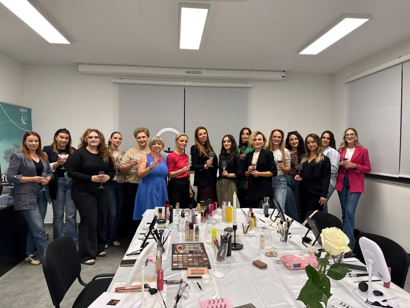 MAKE-UP & WINE okupio zaljubljenice u šminkanje