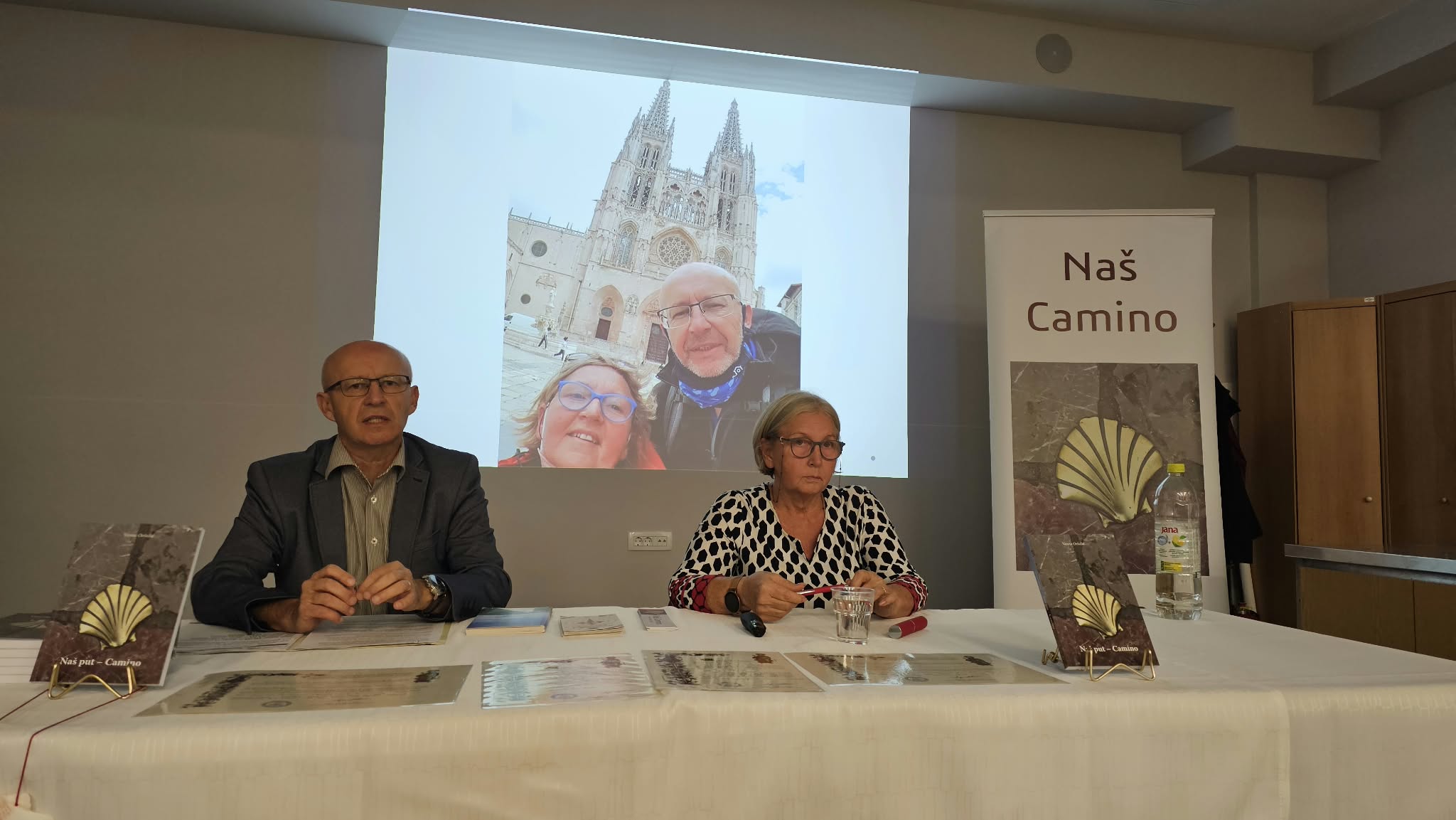 Liječnici Vesna i Dražen Oršulić u Požegi održali predavanje o svom putu na Camino