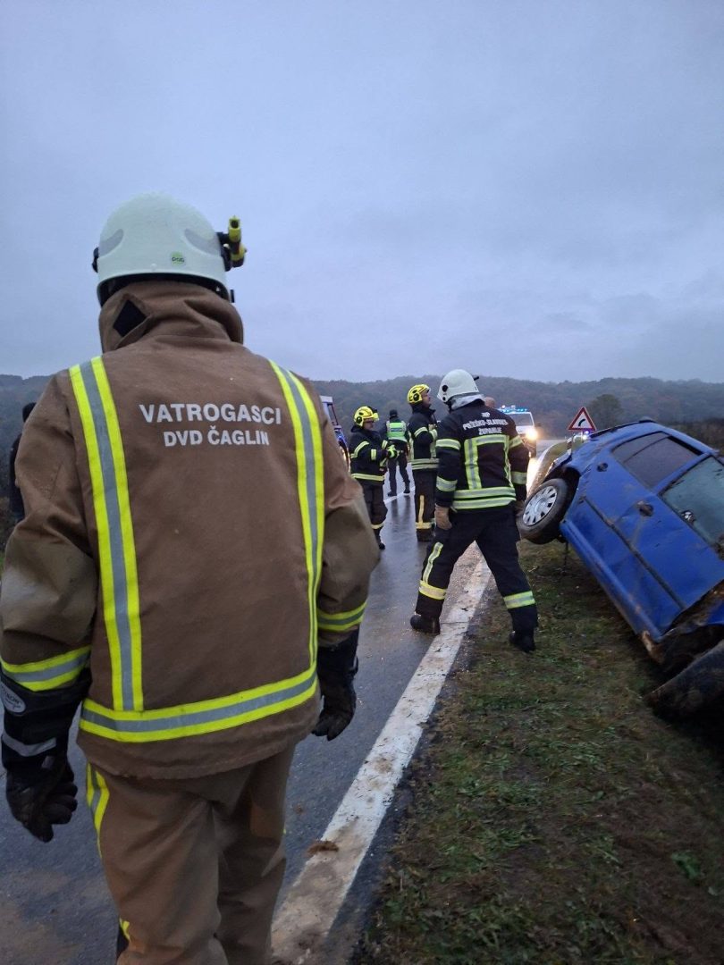 Teško ozlijeđen 63-godišnji vozač u slijetanju automobila