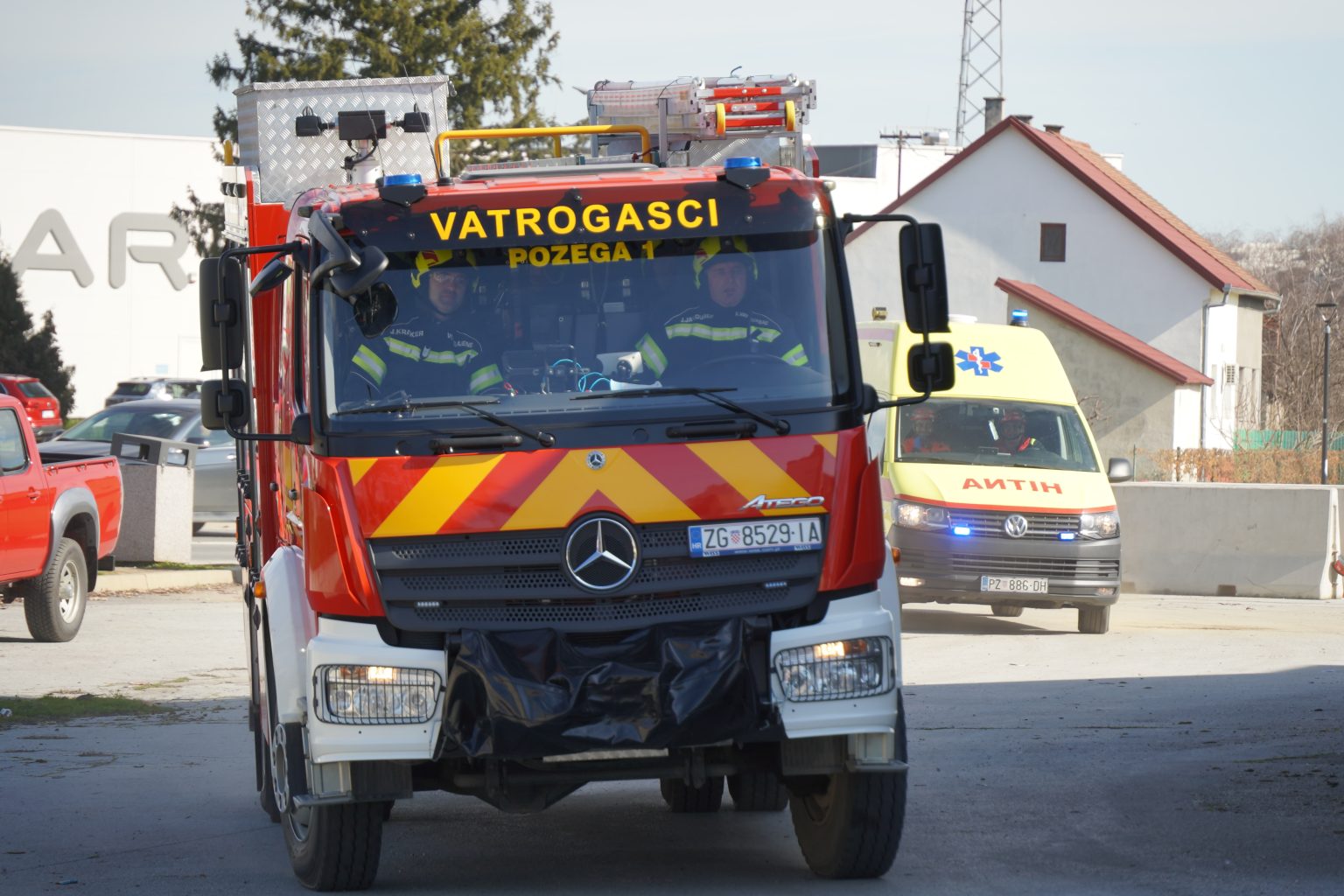 Dva požara u Požegi: Vatra oštetila obiteljsku kuću i ljetnu kuhinju